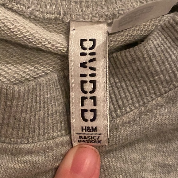 H&M NASA crewneck - Picture 2 of 2